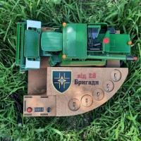 Наливатор BORO "Комбайнер" John Deere під 5 чарок з вбудованим акумулятором та надписом