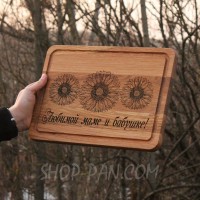 Кухонная доска с гравировкой.