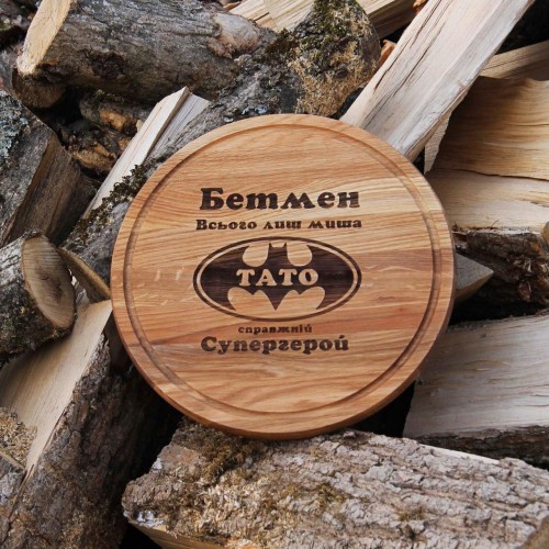 Кухонная доска с гравировкой - бэтмен.