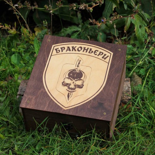 Наливатор алкогольный на 4 рюмки с гравировкой - браконьеры.