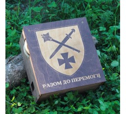 Наливатор алкогольный на 4 рюмки с гравировкой - вместе до победы.