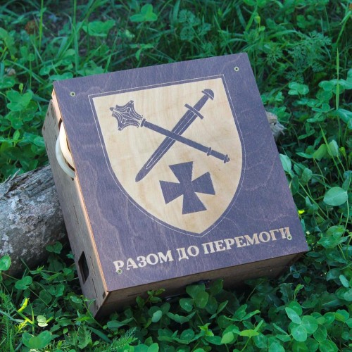 Наливатор алкогольный на 4 рюмки с гравировкой - вместе до победы.