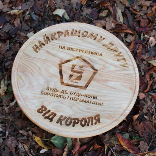 Кухонная доска с гравировкой.