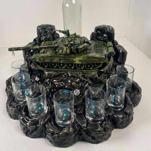 Автоматический наливатор Танк Т-72 со стелой на 7 рюмок (3D-печать)